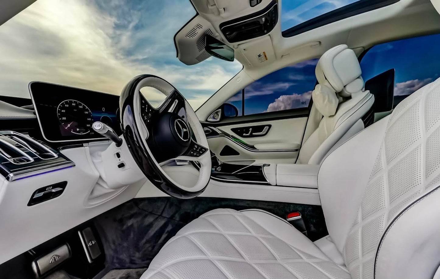 2022 Mercedes Benz Maybach - ($200/hr)